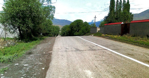 Дорога в село Мискинджа Докузпаринского района Дагестана. Фото: Балабеков Мурад http://odnoselchane.ru/