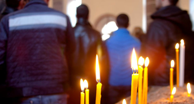 Панихида по Сереже Аветисяну. Свечи в церкви Святого Ншана. Ереван, 20 января 2015 г. Фото Нарека Тумасяна для "Кавказского узла"