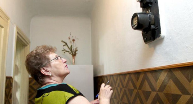 Снятие показаний счетчика. Фото: Геннадий Аносов / Югополис