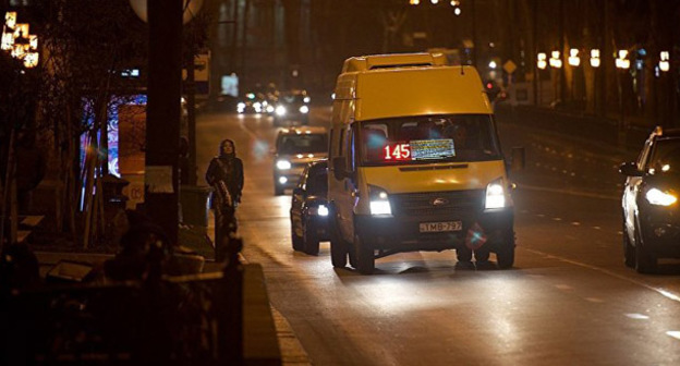 Маршрутное такси в Тбилиси. Фото: © SPUTNIK/ АЛЕКСАНДР ИМЕДАШВИЛИ