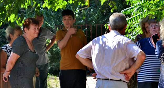 Жители Тоннельной в Сочи выступили против кафе в жилом квартале. 14 июля 2016 г. Фото Светланы Кравченко для "Кавказского узла"