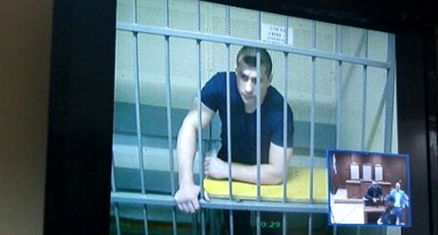 Саид Османов во время суда. Фото http://riakalm.ru/news/law/2986-segodnya-v-eliste-rassmotryat-delo-bortsa-iz-dagestana-saida-osmanova