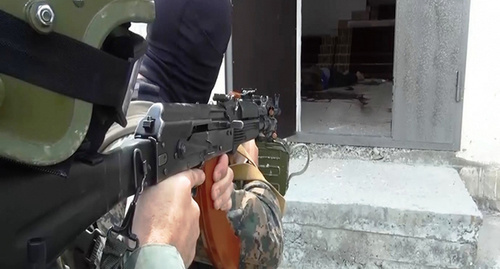 Представители силовых структур во время КТО Фото: http://nac.gov.ru/kontrterroristicheskie-operacii/v-hode-kto-v-dagestane-neytralizovany-troe.html