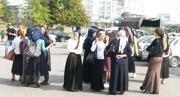 Учащиеся на улицах Грозного. Фото корреспондента "Кавказского узла"