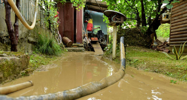 Последствия потопа в Сухуме. Фото: Sputnik/ Томас Тхайцук