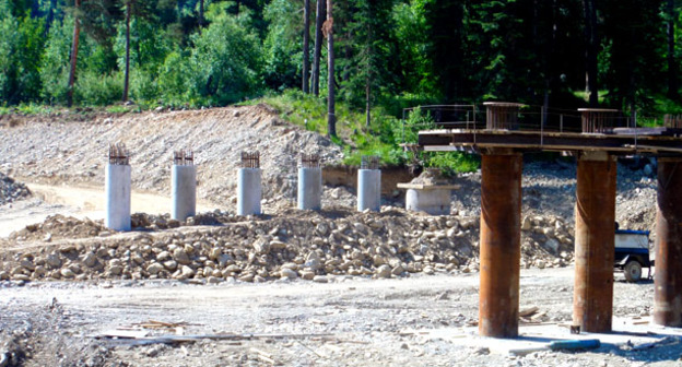 Строительство моста через реку Архыз. КЧР. Фото http://www.riakchr.ru/