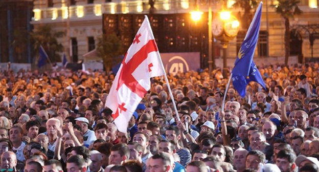 Сторонники партии "Грузинская мечта - Демократическая Грузия". Фото:  © Сайт Георгия Квирикашвили