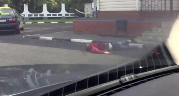 На месте нападения на пост ДПС. Москва, 17 августа 2016 г. Кадр из видео пользователя Наталья Калаваева https://www.youtube.com/watch?v=MmjcrcqBZsk