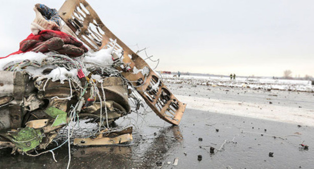 На месте крушения "Боинга" Flydubai, 19 марта 2016 года. Ростов-на-Дону. Фото: Press Service of the Governor of Rostov Oblasthttps://ru.wikipedia.org/