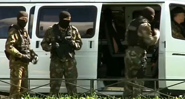 Спецоперация в Санкт-Петербурге. 17 августа 2016 г. Кадр из видео пользователя RussianСross https://www.youtube.com/watch?v=fr5KqmH55eg