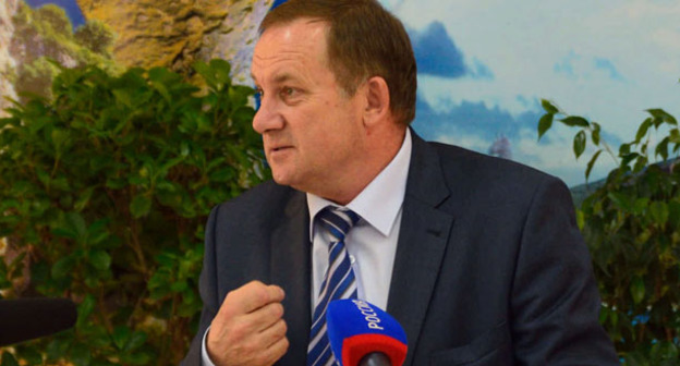 Владимир Прасолов. Фото http://doninformburo.ru/sobyitiya/mer-taganroga-pripomnil-staryie-dolgi.html