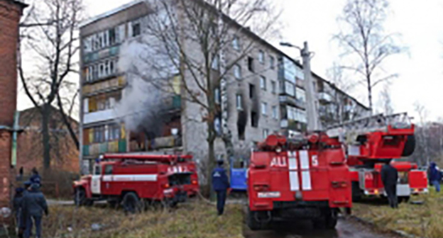 Пожар в семиэтажном доме в Ессентуках. Фото: http://26.mchs.gov.ru/operationalpage/operational/item/4093667/