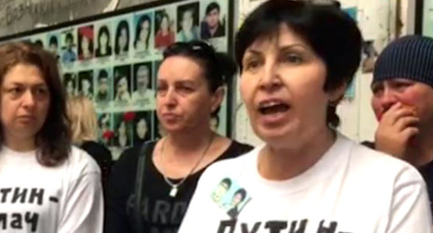 Участницы акции протеста в Беслане. 1 сентября 2016 г. Фото: RFE/RL