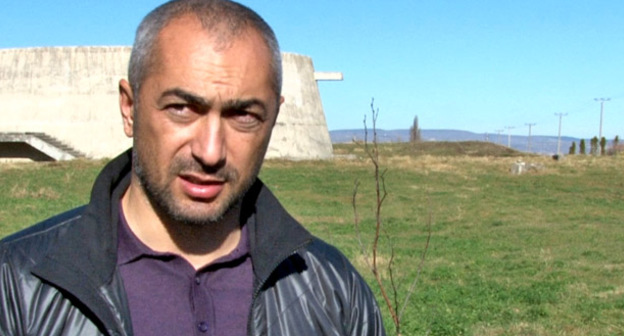 Азрет Караев. Фото http://karachaevsk.info/news/v-karachaevo-cherkesii-poyavilas-alleya-druzhby.html