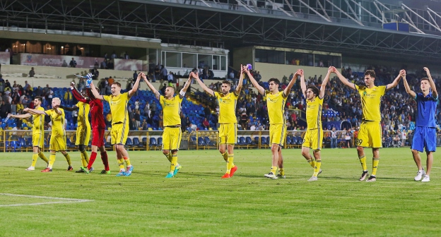 Игроки "Ростова" после победы над "Крыльями Советов". Фото: fc-rostov.ru