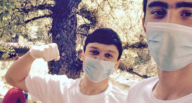 Участники экоакции по сбору мусора. Ингушетия, 10 сентября 2016 г. Фото предоставлено "Кавказскому узлу" активистами