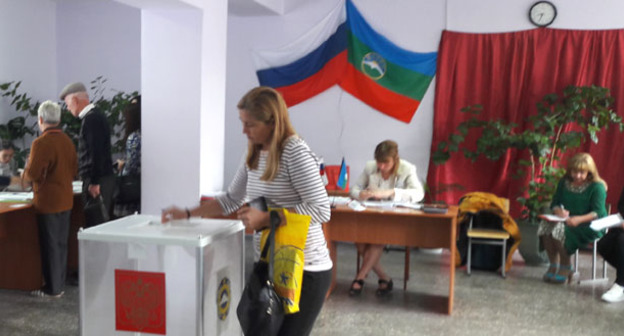 Голосование на избирательном участке №28. Черкесск, 18 сентября 2016 г. Фото Аси Капаевой для "Кавказского узла"