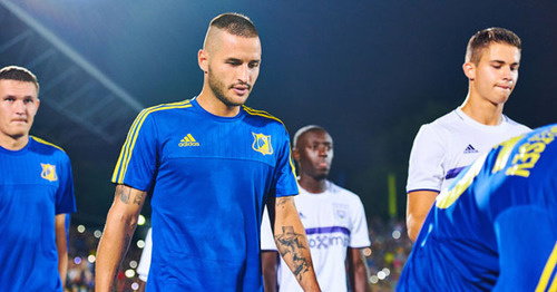 Игроки футбольного клуба "Ростов". Фото http://www.fc-rostov.ru/press/news/10480