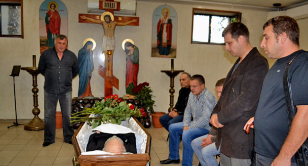 Жители Сочи простились с Мстиславом Запашным. 22 сентября 2016 г. Фото Светланы Кравченко для "Кавказского узла"