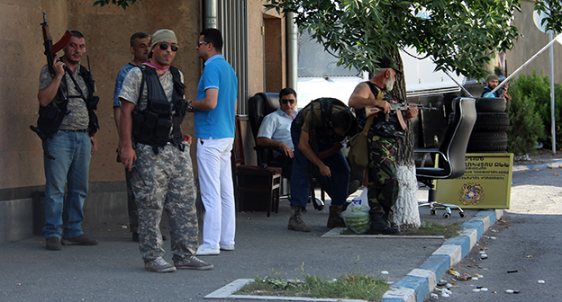 Члены отряда "Сасна Црер". Фото Тиграна Петросяна для "Кавказского узла"