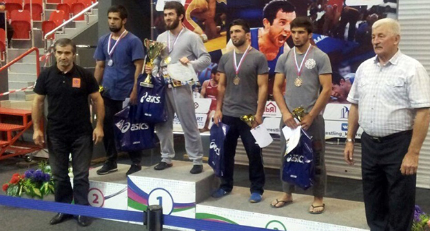 Исмаил Мусукаев  на верхней ступеньке пьедестала. Фото: http://kbrria.ru/sport/ismail-musukaev-vyigral-memorial-besika-kuduhova-v-krasnodare-15423