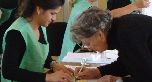 Голосование на участке №36 Чугуретского избирательного округа Тбилиси. 8 октября 2016 года. Фото Инны Кукуджановой для "Кавказского узла"