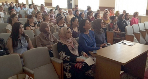 Распределение врачей для направления на работу в село, Дагестан. Фото:  http://www.riadagestan.ru/mobile/news/health/pochti_250_spetsialistov_otpravyatsya_v_2016_godu_po_programme_zemskiy_doktor_v_sela_dagestana/