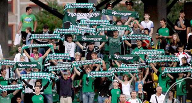 Фанаты футбольного клуба "Краснодар". Фото http://fk-rostselmash.ru/