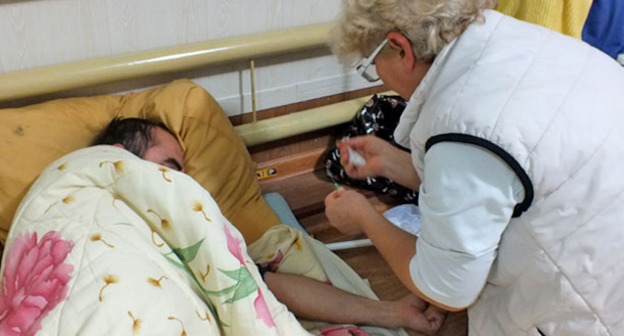 Оказание медицинской помощи участникам голодовки. Буйнакск, 11 октября 2016 г. Фото Патимат Махмудовой для "Кавказского узла"