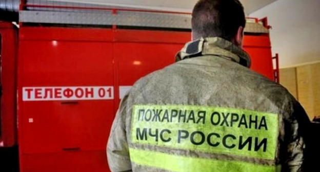 Сотрудник пожарной охраны МЧС. Фото: Валентина Мищенко / Югополис