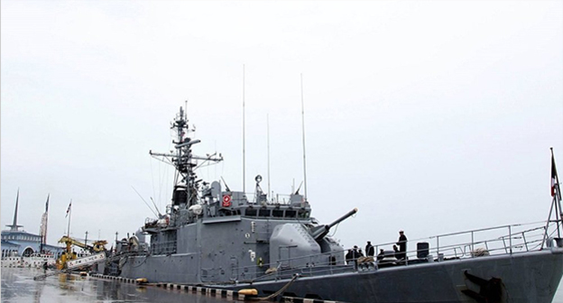 Французский военный корабль прибыл для учений в Батуми. фото: http://sputnik-georgia.ru/politics/20161017/233537263/V-Batumi-pribyl-korabl-VMS-Francii.html