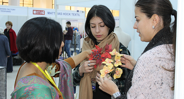 Выставка товаров легкой промышленности. Фото Тиграна Петросяна для "Кавказского узла"