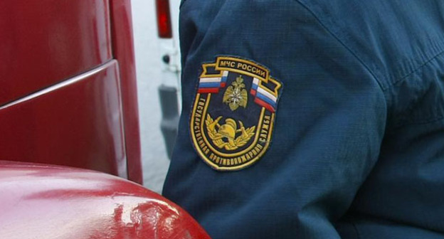 Сотрудник МЧС. Фото: Владимир Аносов / Югополис