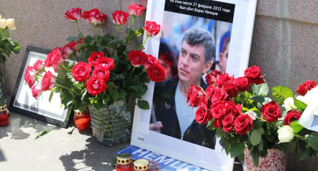 Портрет Немцова на месте убийства. Фото: Ivan Trefilov (RFE/RL)