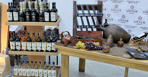 Продукция представленная на  седьмой Международной промышленной выставке EXPO-RUSSIA ARMENIA 2016 plus IRAN. Ереван, 27 октября 2016 г. Фото Тиграна Петросяна для "Кавказского узла" 