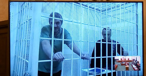 Видеотрансляция Николая Карпюка и Станислава Клыха (справа) в зале Верховного суда России. 26 октября 2016 г. Фото Олега Краснова для "Кавказского узла"