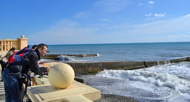 Пляж в Сочи. Фото Светланы Кравченко для "Кавказского узла"