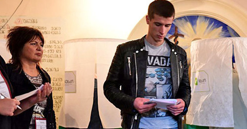 Избиратели на избирательном участке. Фото: Sputnik/Alexander Imedashvili