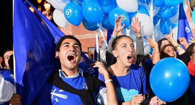 Сторонники правящей партии "Грузинская мечта". Фото: © SPUTNIK / ALEXANDER IMEDASHVILI

