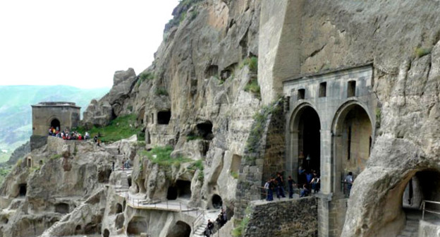 Монастырь Вардзиа в Грузии. Фото http://re-actor.net/architecture/7703-vardzia-cave-monastery.html