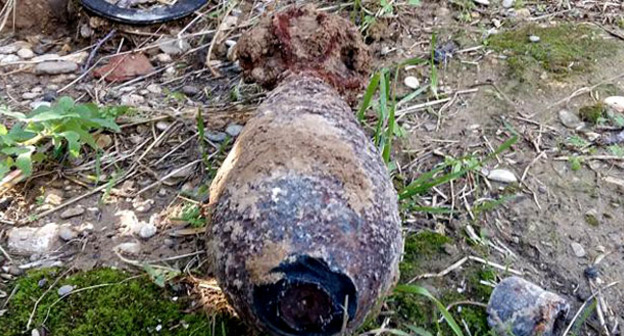 Минометная мина, обнаруженная в жилой зоне Ясамальского района Баку. Фото http://www.1news.az/images/articles/2016/11/03/15455.jpg