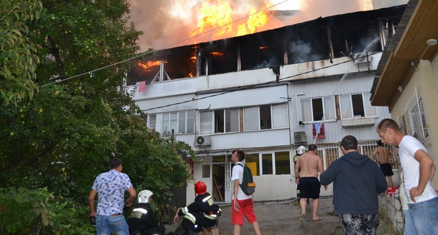 Сгоревший дом № 4 по ул. Цюрупа в Сочи. Фото Светланы Кравченко для "Кавказского узла".