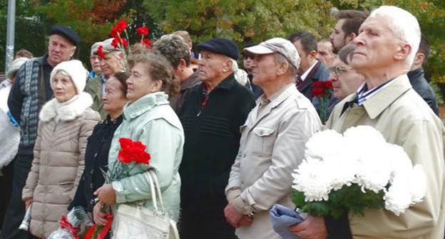 Коммунисты в Сочи возложили цветы к памятнику Ленину/ Фото Светланы Кравченко для "Кавказского узла"