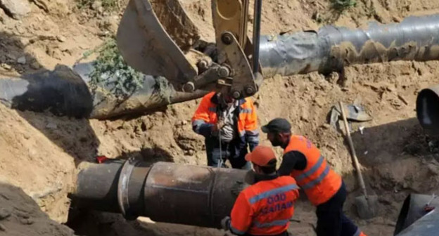 Ремонтные работы на водоводе. Дагестан. Фото http://www.riadagestan.ru/