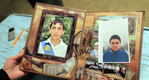 Фотографии братьев Гасангусейновых. Фото:  
Арипа Ибрагимова, Руслана Бакидова, http://chernovik.net/content/respublika/bol-dzhamaata