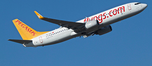 Самолёт  Pegasus Airlines в небе. Фото: http://112.ua/mir/tureckiy-aviaperevozchik-pegasus-airlines-priostanovil-polety-v-rossiyu-iz-za-problem-s-vizami-283364.html