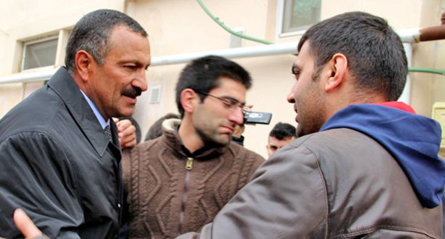 Тофиг Ягублу (слева). Фото: Расим Алиев http://anntv.az/ru/nergiz-rusca/#.WC7z8tWLSJA