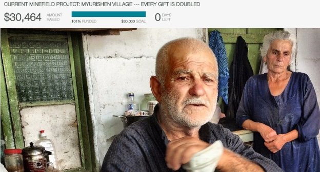 Объявление об успешном завершении сбора средств на разминирование Нагорного Карабаха, на фото семья местных жителей Междумянов. Halotrust.org