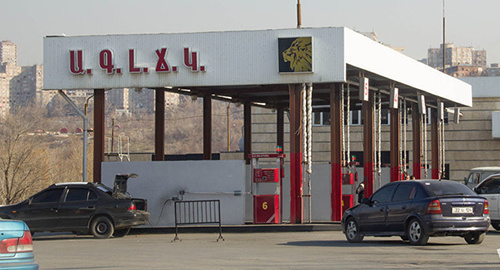 АЗС в Ереване. Фото © Sputnik/ Aram Nersesyan
http://ru.armeniasputnik.am/society/20161123/5564908/absolyutnoe-bolshinstvo-zapravok-v-erevane-narushayut-pravila-bezopasnosti.html