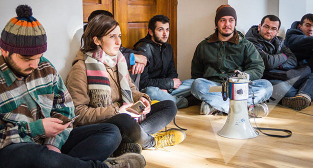 Акция студентов в ТГУ. Фото: Sputnik/Levan Aviabreli